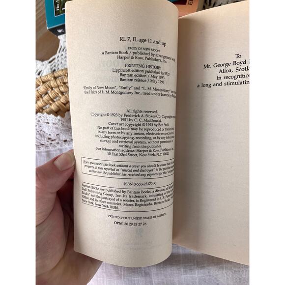 Emily of New Moon: 1993 Vintage Paperback - L.M. Montgomery - Picture 2 of 4